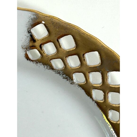 2 Vtg Plates Romantic Courting Couple APULUM Porcelain White Gold Trim Romania - Picture 16 of 16